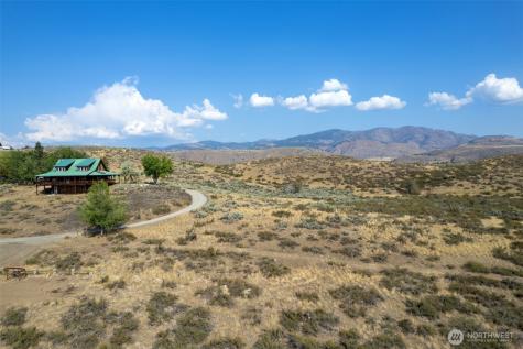 13 Serviceberry Road Winthrop WA 98862