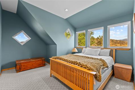 13 Serviceberry Road Winthrop WA 98862