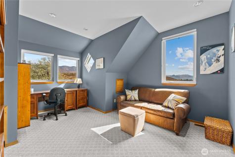 13 Serviceberry Road Winthrop WA 98862