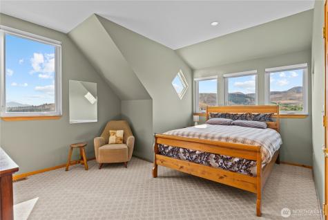 13 Serviceberry Road Winthrop WA 98862
