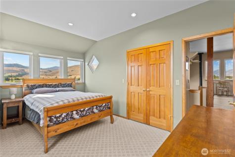 13 Serviceberry Road Winthrop WA 98862