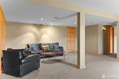 13 Serviceberry Road Winthrop WA 98862