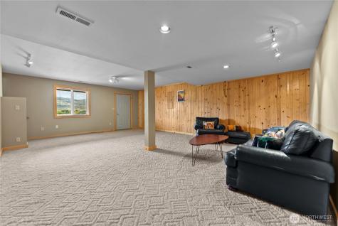 13 Serviceberry Road Winthrop WA 98862