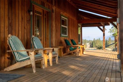 13 Serviceberry Road Winthrop WA 98862