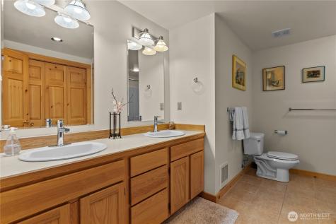 13 Serviceberry Road Winthrop WA 98862