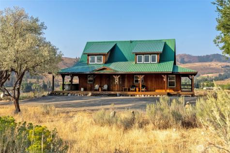 13 Serviceberry Road Winthrop WA 98862