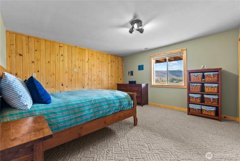 13 Serviceberry Road Winthrop WA 98862