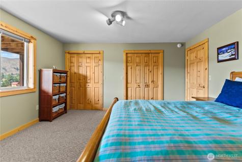 13 Serviceberry Road Winthrop WA 98862