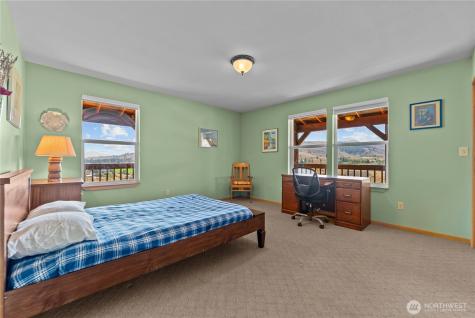 13 Serviceberry Road Winthrop WA 98862