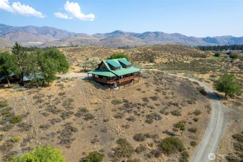 13 Serviceberry Road Winthrop WA 98862