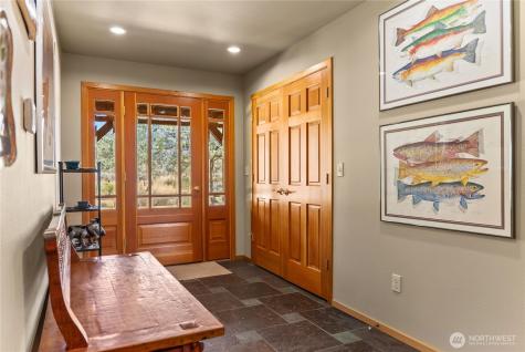13 Serviceberry Road Winthrop WA 98862