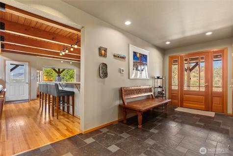13 Serviceberry Road Winthrop WA 98862