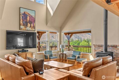 13 Serviceberry Road Winthrop WA 98862