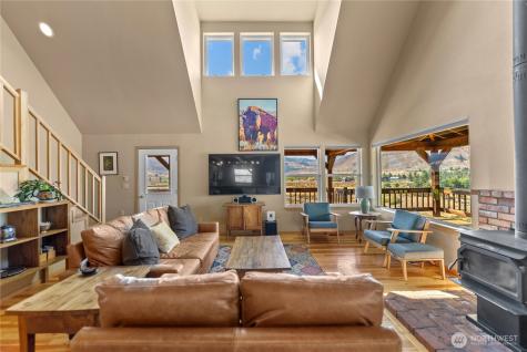 13 Serviceberry Road Winthrop WA 98862