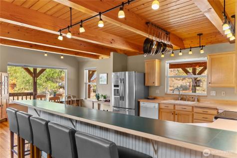 13 Serviceberry Road Winthrop WA 98862