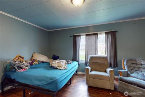 1516 Riddell Street Raymond WA 98577