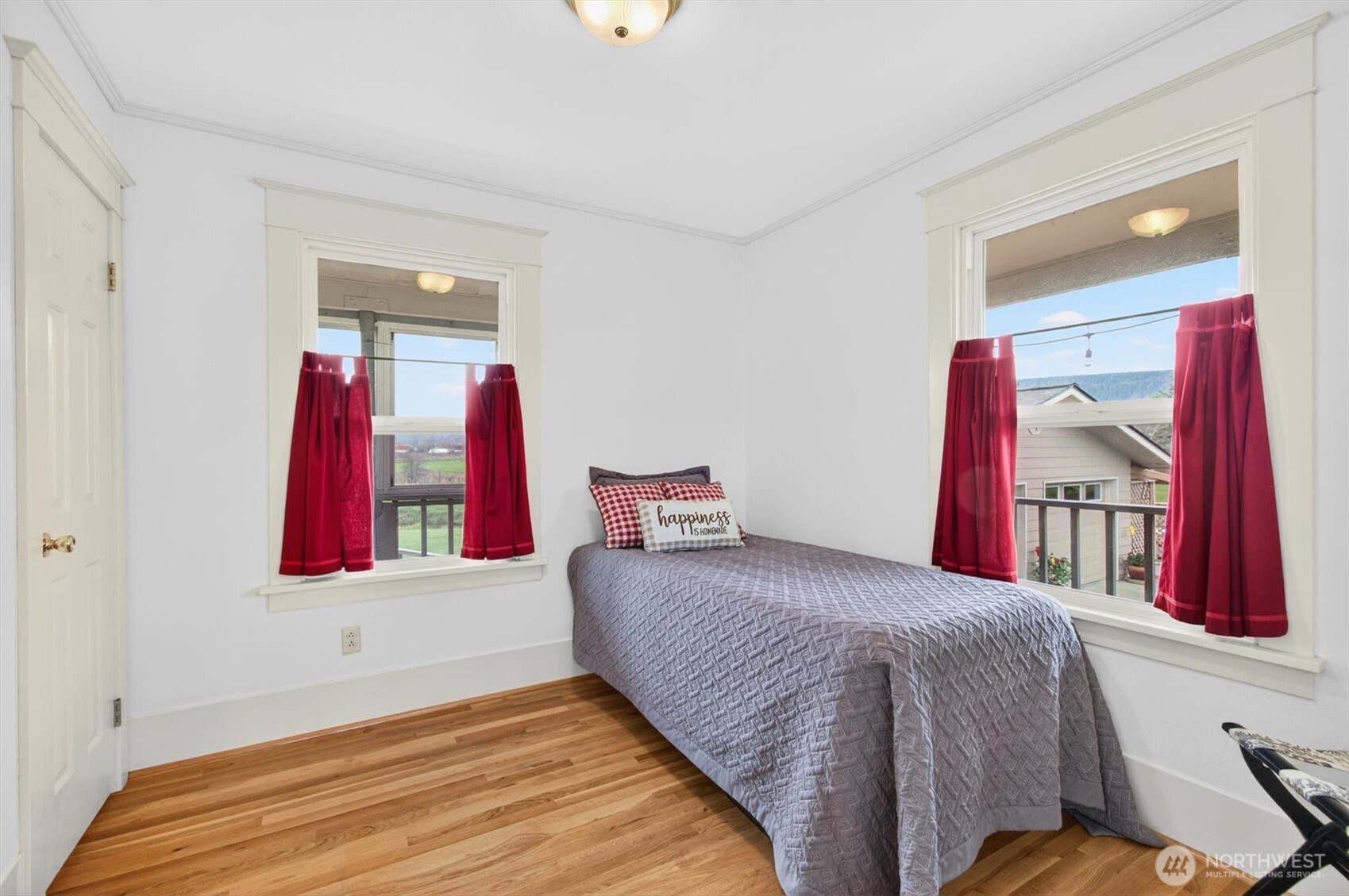 211 S Welcome Slough Road Cathlamet WA 98612