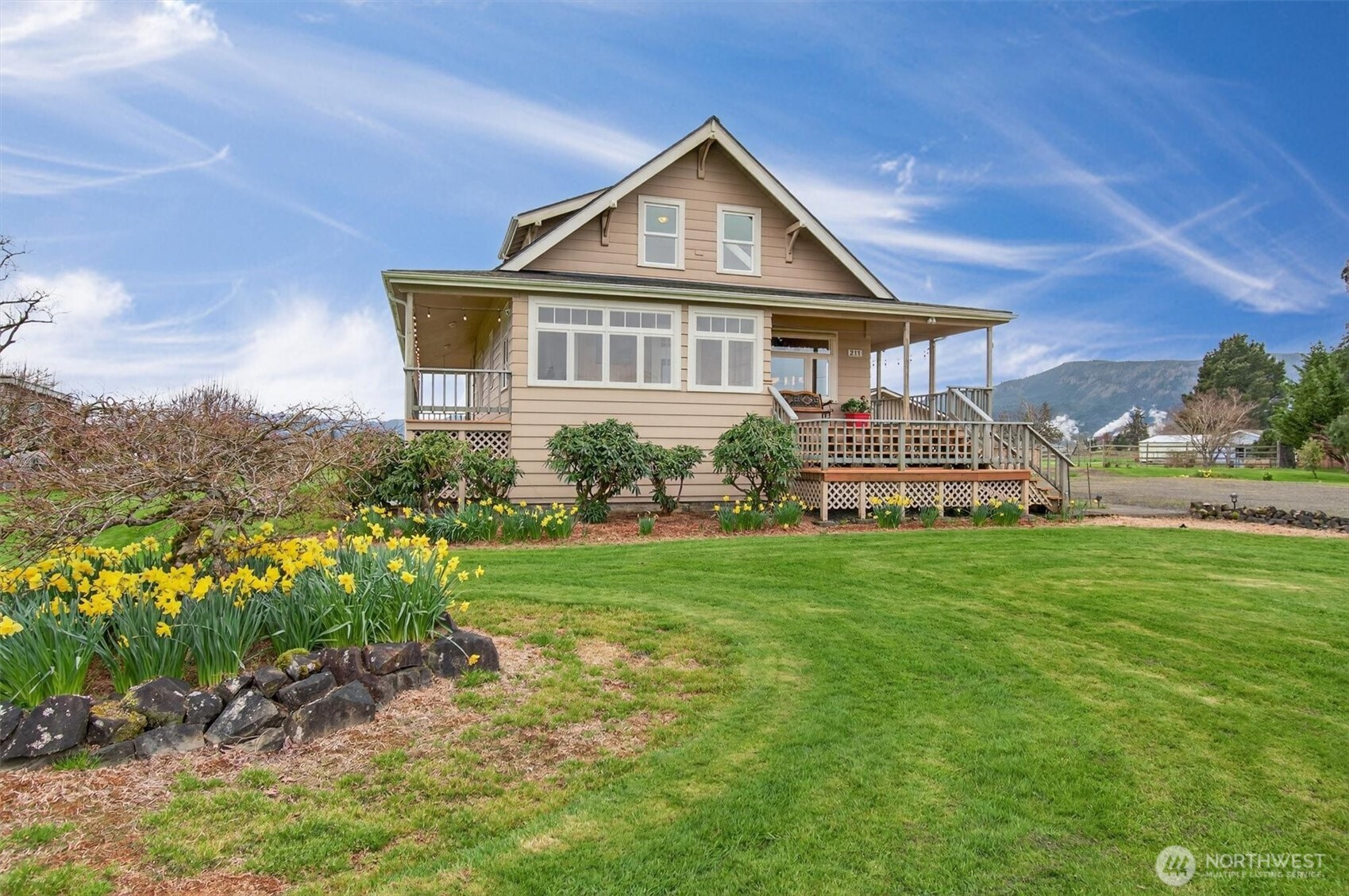 211 S Welcome Slough Road Cathlamet WA 98612