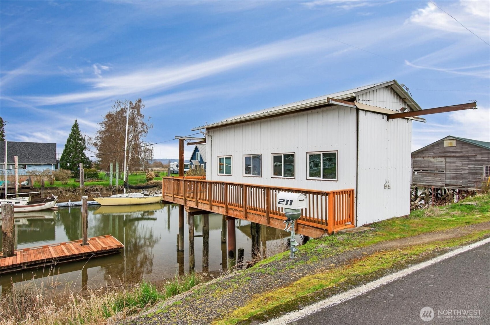 211 S Welcome Slough Road Cathlamet WA 98612