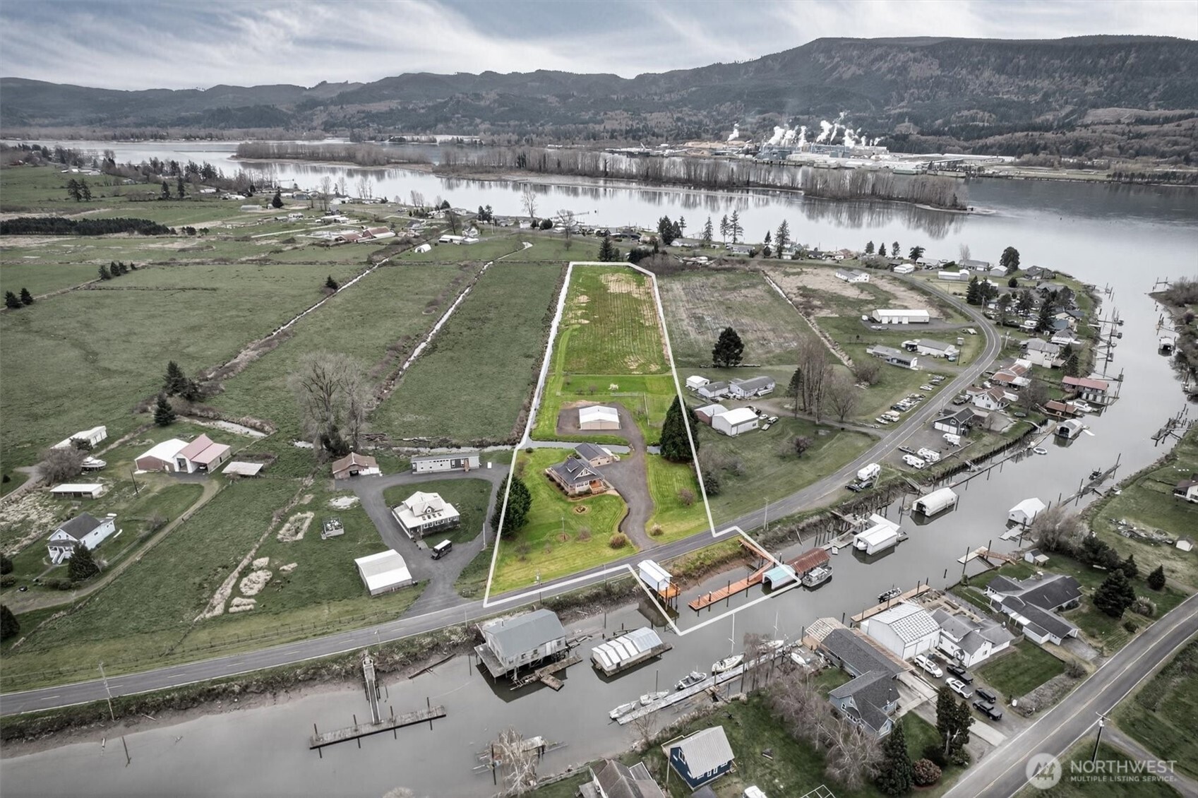 211 S Welcome Slough Road Cathlamet WA 98612