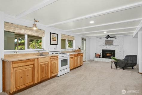 31025 E Lake Morton Drive SE Kent WA 98042