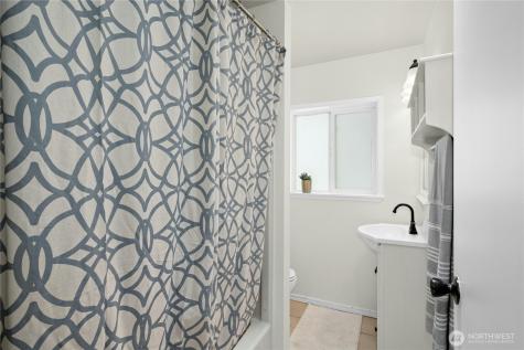 31025 E Lake Morton Drive SE Kent WA 98042