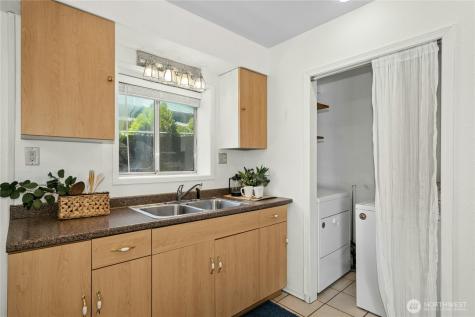 31025 E Lake Morton Drive SE Kent WA 98042