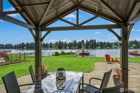 31025 E Lake Morton Drive SE Kent WA 98042