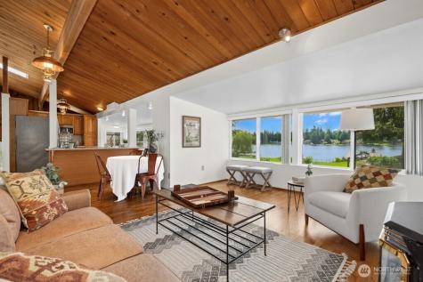 31025 E Lake Morton Drive SE Kent WA 98042