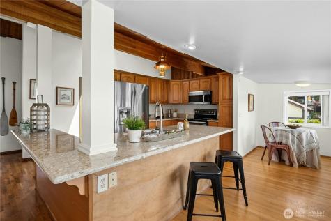 31025 E Lake Morton Drive SE Kent WA 98042