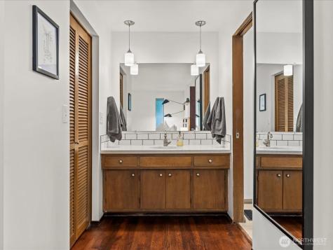 5925 NE 202nd Lane Kenmore WA 98208
