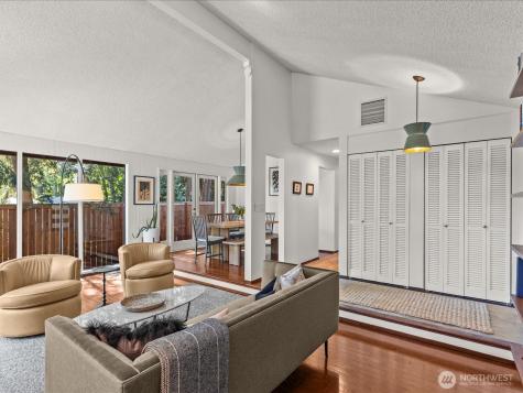 5925 NE 202nd Lane Kenmore WA 98208