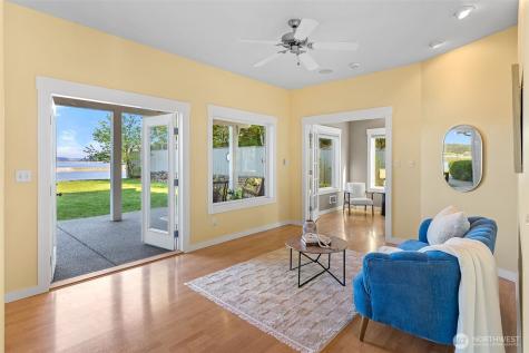 2815 Moorelands Drive NW Gig Harbor WA 98335