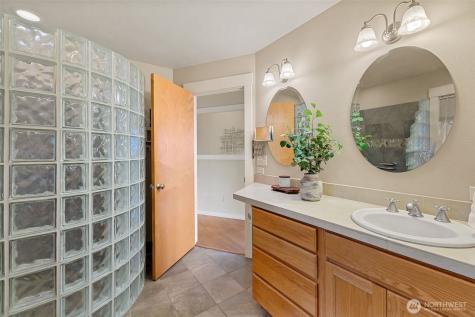 2815 Moorelands Drive NW Gig Harbor WA 98335