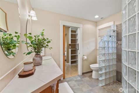 2815 Moorelands Drive NW Gig Harbor WA 98335