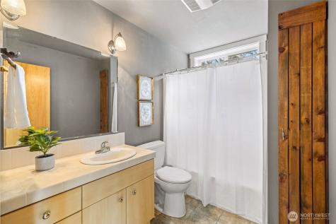 2815 Moorelands Drive NW Gig Harbor WA 98335