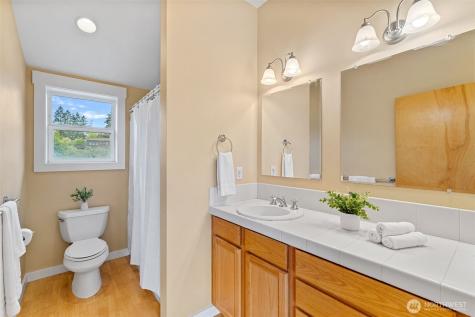 2815 Moorelands Drive NW Gig Harbor WA 98335