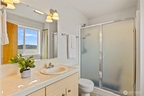 2815 Moorelands Drive NW Gig Harbor WA 98335