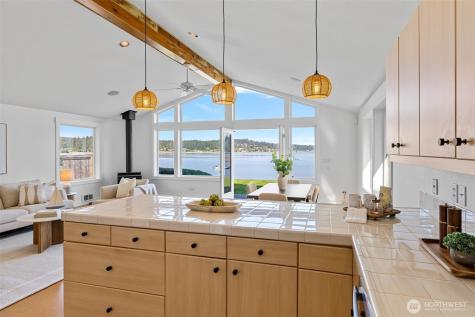 2815 Moorelands Drive NW Gig Harbor WA 98335