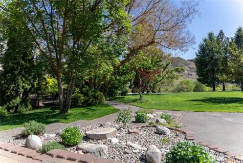 13 Parkway Street Omak WA 98841