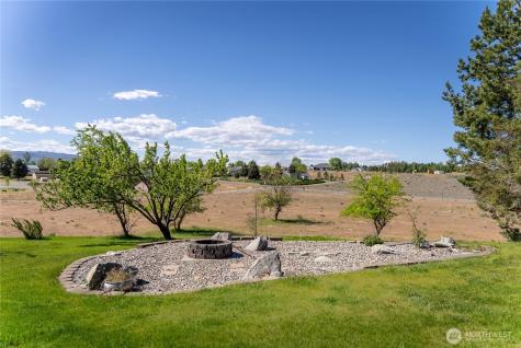 13 Parkway Street Omak WA 98841