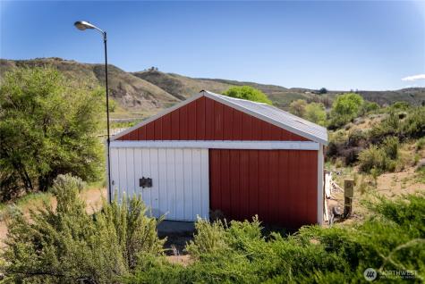 13 Parkway Street Omak WA 98841