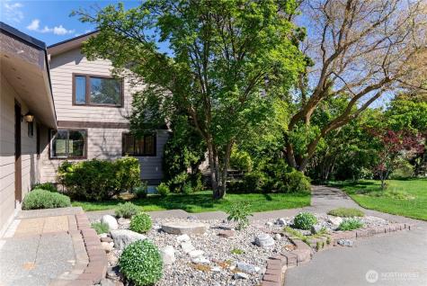 13 Parkway Street Omak WA 98841