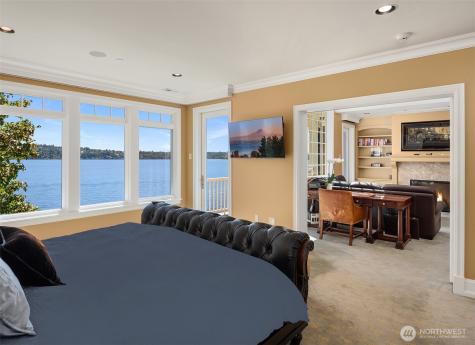 8233 W Mercer Way Mercer Island WA 98040