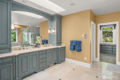 8233 W Mercer Way Mercer Island WA 98040