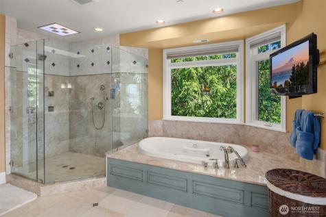 8233 W Mercer Way Mercer Island WA 98040