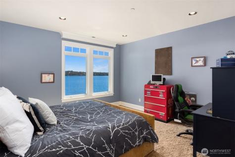 8233 W Mercer Way Mercer Island WA 98040