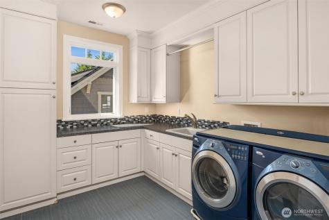 8233 W Mercer Way Mercer Island WA 98040