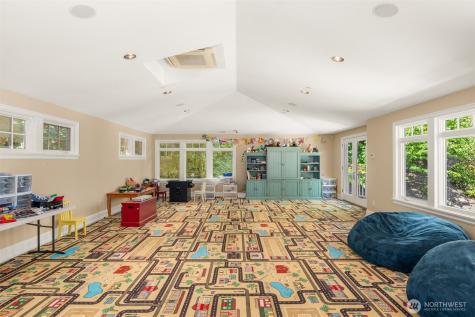 8233 W Mercer Way Mercer Island WA 98040