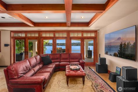 8233 W Mercer Way Mercer Island WA 98040